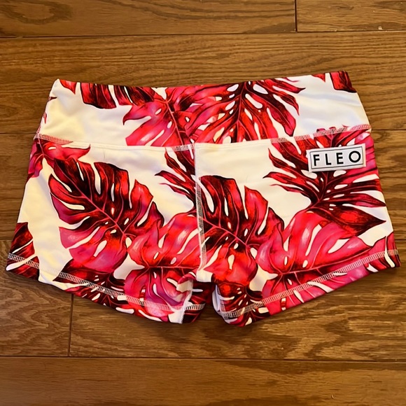 Fleo Pants - FLEO Pink Monstera Leaves Shorts